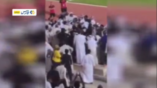 زد و خورد عجیب مدیران کویتی در زمین فوتبال!