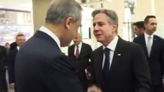 وزیر خارجه ترکیه از در آغوش گرفتن وزیر خارجه آمریکا امتناع کرد