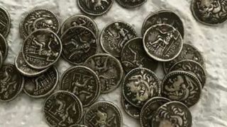 کشف ۵۰۳ قطعه سکه عتیقه در راه‌آهن