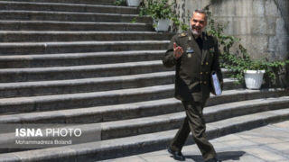 وزیر دفاع: مسئولیت کاهش خدمت سربازی با ستاد کل نیروهای مسلح است