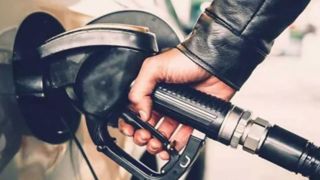 تغییر تخصیص یارانه بنزین از خودرو به اشخاص ضروری است