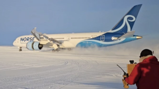 فرود یک هواپیمای بوئینگ برای اولین بار در قطب جنوب+ فیلم