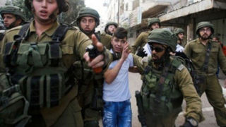 تصاویر نحوه رفتار متفاوت اسرائیل و حماس با اسرا