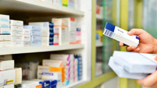 ۴۰۰ قلم داروی جدید بیمه شدند/ دارویی از فهرست تعهدات بیمه خارج نشده است