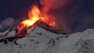 فوران آتشفشان کوه اِتنا در ایتالیا