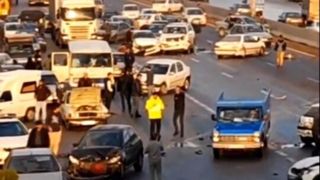 تصاویر تصادف ۳۲ خودرو در اتوبان قزوین!