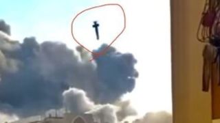 لحظه برخورد راکت به برج‌های مسکونی خان‌ یونس