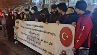 تجمع اعتراضی دانشجویان مشهد مقابل کنسولگری ترکیه