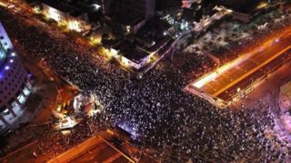 تظاهرات هزاران شهرک‌نشین علیه نتانیاهو در تل آویو