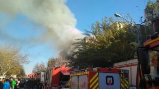 آتش سوزی گسترده در تهران /توضیحات ملکی درباره حریق خیابان امیرکبیر/ مصدومیت دو آتش‌نشان
