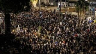 فریاد اعتراض خانواده اسرای صهیونیست در تل‌آویو علیه نتانیاهو