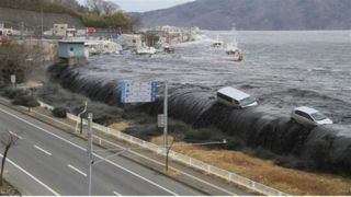 امواج سونامی با ارتفاع ۵ متر در سواحل غربی ژاپن