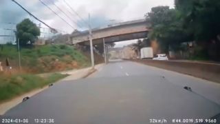 فرود سخت بالگرد پلیس برزیل در خیابان