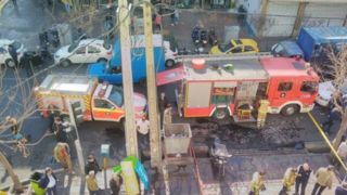 نجات ۱۳ تن از میان دود درپی حریق ساختمان اداری در سلسبیل