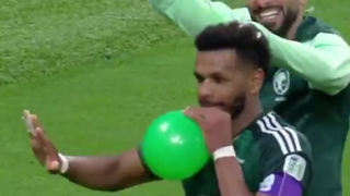 خوشحالی عجیب بازیکنان عربستان بعد از گل جنجالی در آخرین دقایق بازی 