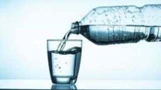 آیا نوشیدن ۸ لیوان آب در روز علمی است؟ + فواید نوشیدن آب