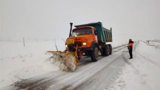 برف جاده ۵۰۰ روستای لرستان را مسدود کرد/ برق ۸۳ روستا قطع شد