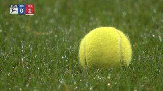 در بوندس‌لیگا هر بازی توپ تنیس به زمین می‌بارد