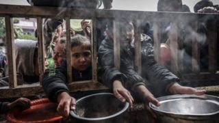 کمک‌های برنامه جهانی غذا به شمال غزه تعلیق شد