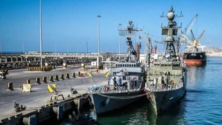دریادار ایرانی: سه ناوگروه نیروی دریایی ارتش در ۳ بندر مختلف جهان پهلو گرفته‌اند