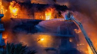 لحظات وحشتناک از آتش‌سوزی مهیب در طبقه ۱۴ساختمانی در اسپانیا