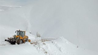برف و کولاک در محورهای مواصلاتی شرق استان تهران/ محور هراز بسته شد 
