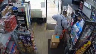 حمله با چکش در انگلیس به مشتری یک مغازه
