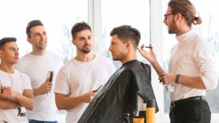 حقوق ماهیانه یک آرایشگر مردانه چقدر است و هزینه آموزش آن چگونه است؟