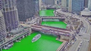 رنگ سبز رودخانه شیکاگو به مناسبت روز سنت پاتریک