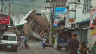لحظه وقوع زلزله در تایوان از داخل خودرو شخصی