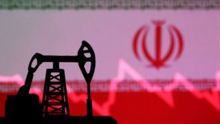 رییس کمیسیون انرژی: سیاست همسایگی دولت خریداران نفت ایران را بیشتر کرد