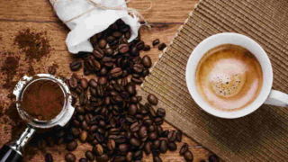 چرا نباید به صورت ناشتا قهوه نوشید؟