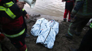 دو جنازه در سیلاب پل انقلاب مشهد پیدا شدند/ تعداد خودروهای گرفتار مشخص نیست