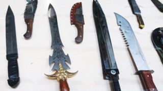 هشدار پلیس به مراکز خرید و فروش سلاح سرد هشدار پلیس به مراکز خرید و فروش سلاح سرد