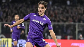 سکتهی قلبی بازیکن جوان در زمین فوتبال سکتهی قلبی بازیکن جوان در زمین فوتبال