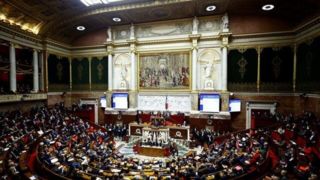 نخستوزیر فرانسه برکنار و دولت این کشور منحل شد نخستوزیر فرانسه برکنار و دولت این کشور منحل شد