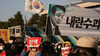 تصاویر شادی مردم کره جنوبی پس از رای پارلمان به استیضاح رئیسجمهور تصاویر شادی مردم کره جنوبی پس از رای پارلمان به استیضاح رئیسجمهور