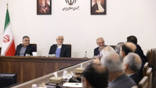 عارف: راهبرد دولت، توسعه میادین مشترک نفتی است