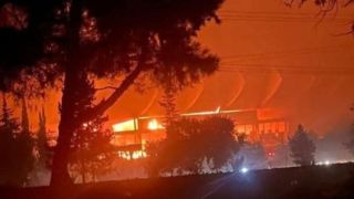 آتش سوزی گسترده در استادیوم شهر حلب سوریه آتش سوزی گسترده در استادیوم شهر حلب سوریه