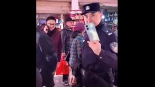 سرقت گوشی های شهروندان توسط پلیس! سرقت گوشی های شهروندان توسط پلیس!