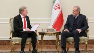 در دیدار پزشکیان با معاون نخستوزیر روسیه چه گذشت؟ در دیدار پزشکیان با معاون نخستوزیر روسیه چه گذشت؟