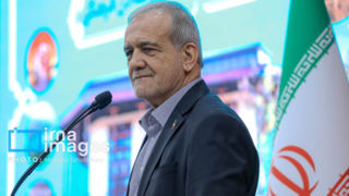 پزشکیان: خود را متعهد به حل مشکلات کشور می‌دانیم/ نمره بالای همتی برای تصدی بانک مرکزی