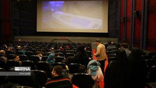 قیمت بلیت سینما باید شناور باشد/ لامپهای سالن را با افزایش ۲۰ برابری میخریم قیمت بلیت سینما باید شناور باشد/ لامپهای سالن را با افزایش ۲۰ برابری میخریم