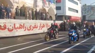 رژه موتوری گردانها در چهار راه ولیعصر (عج) تهران رژه موتوری گردانها در چهار راه ولیعصر (عج) تهران