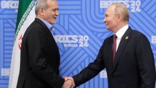 پرونده های قطور همکاری روی میز پزشکیان - پوتین پرونده های قطور همکاری روی میز پزشکیان - پوتین