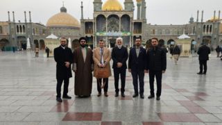 سفیر جمهوری صربستان در حرم حضرت معصومه(س) حضور یافت سفیر جمهوری صربستان در حرم حضرت معصومه(س) حضور یافت