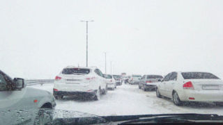 تصاویری از قفل شدن اتوبان امام علی(ع) بعد از بارش برف تصاویری از قفل شدن اتوبان امام علی(ع) بعد از بارش برف