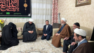 تصاویری از حضور رئیس عدلیه در منازل شهیدان رازینی و مقیسه