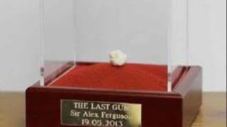 عجیبترین حراجهای جهان؛ از دندان ناپلئون تا آدامس جویده فرگوسن عجیبترین حراجهای جهان؛ از دندان ناپلئون تا آدامس جویده فرگوسن