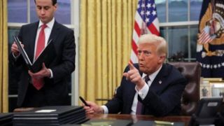 ترامپ «برایان هوک» را اخراج کرد ترامپ «برایان هوک» را اخراج کرد